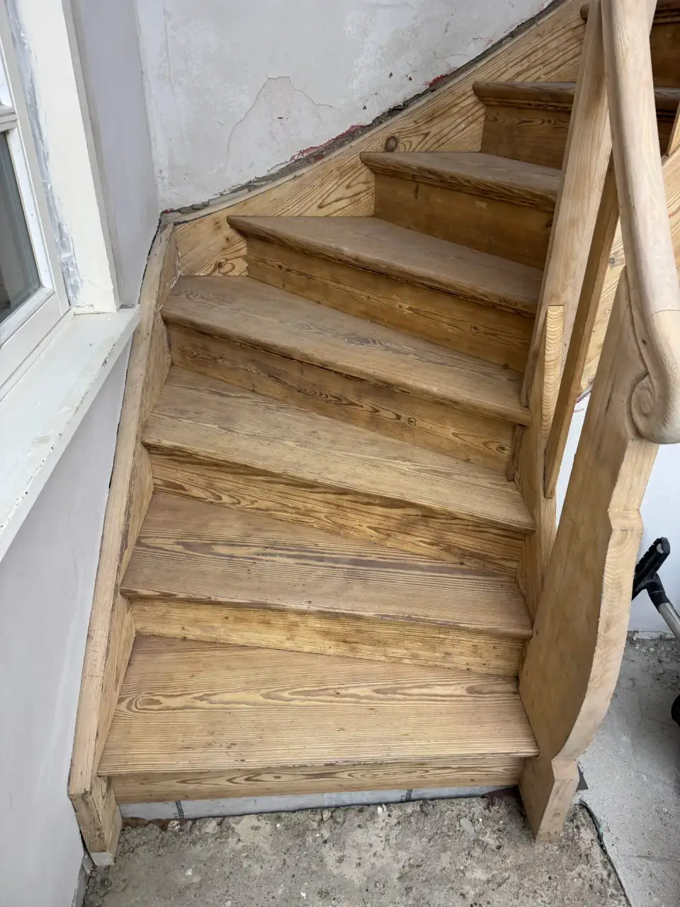 Holztreppe nach dem Sandstrahlen