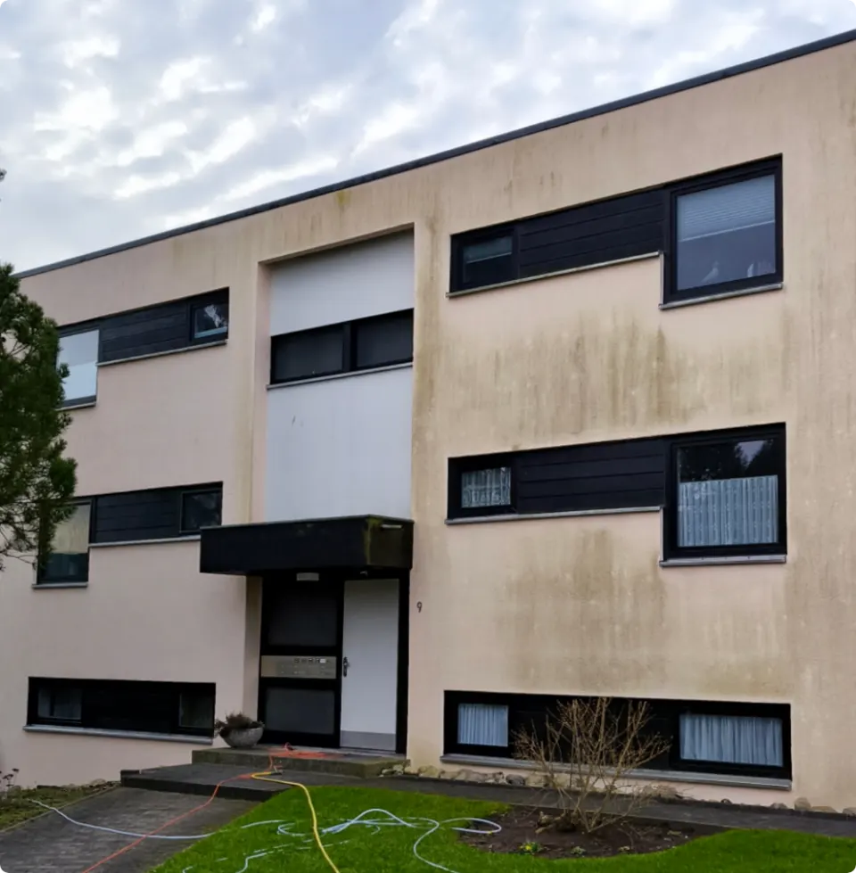 Hausfassade vor der Reinigung