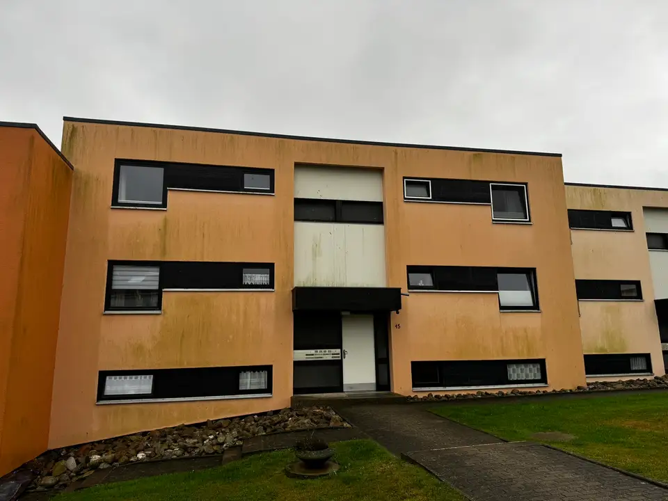 Hausfassade vor der Reinigung